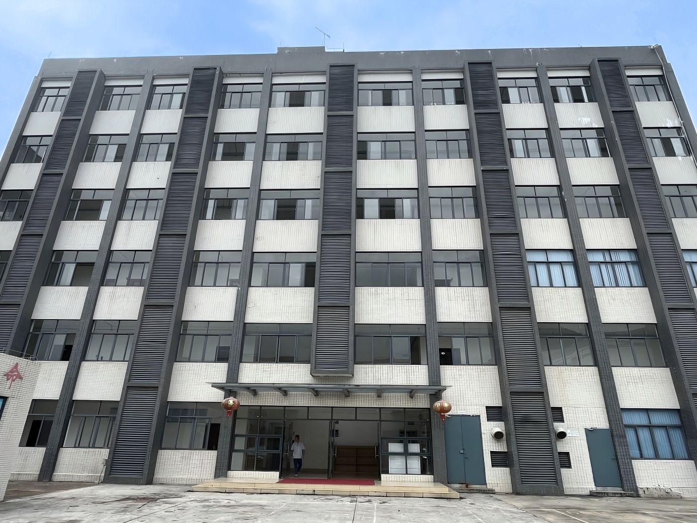 1752725514447615.jpg factory office.jpg